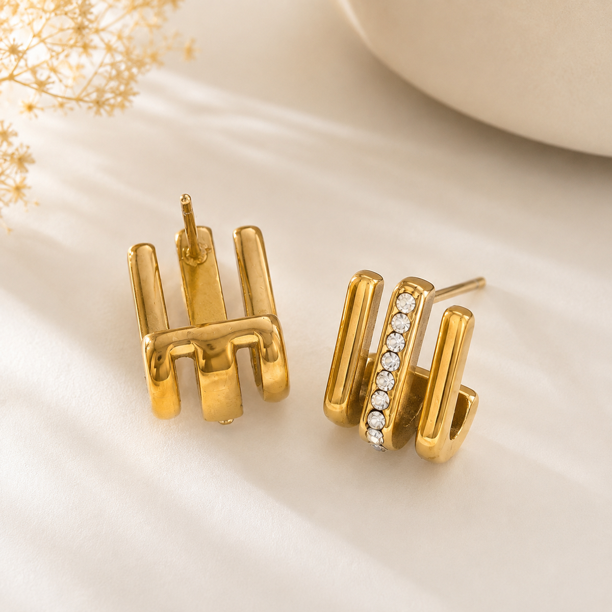 LIORA ÉCLAT — Boucles d’oreilles dorées ornées de cristaux