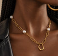 ALTHEA — Collier doré avec perles et pendentif organique
